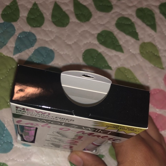 2/12 Wet-n-Wild Lash-O-Matic mascara - Picture 3 of 3